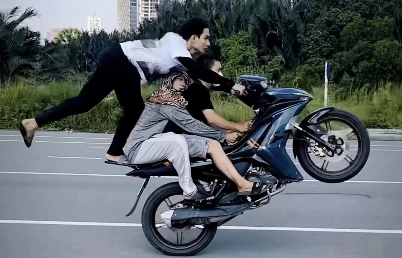 Đi xe bốc đầu bị phạt thế nào theo Nghị định 168?