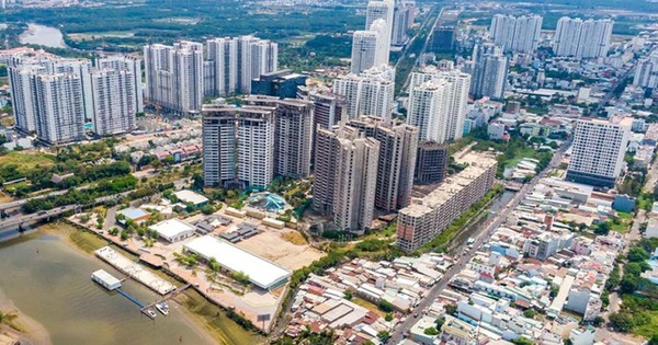 Dữ liệu nào trong hệ thống thông tin về nhà ở và thị trường bất động sản thuộc dữ liệu thu phí?