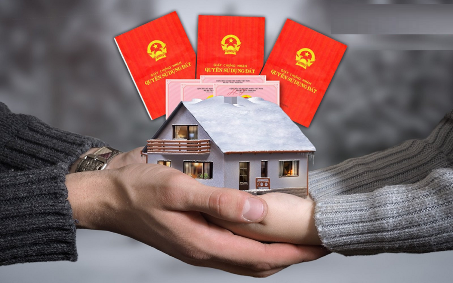 Chuyển quyền sử dụng đất cho con: Nên tặng cho hay để lại thừa kế?